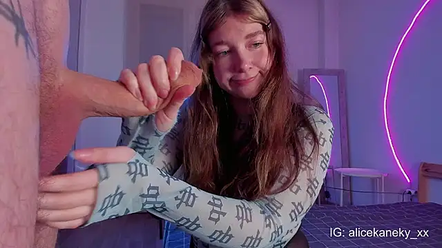 Snapshot of alicekaneky chatting on February 8, 2026, 12:14 am alicekaneky online show from February 8, 2026, 12:14 am