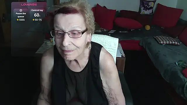 HeisseomaOriginal online show from November 2, 2025, 8:17 am