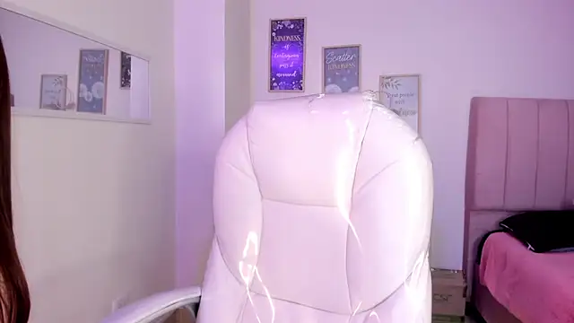 bluee hazell online show from March 17, 2025, 12:25 pm