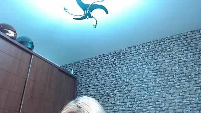 Snapshot of CuteBlondeMe chatting on January 25, 2025, 10:50 pm CuteBlondeMe online show from January 25, 2025, 10:50 pm