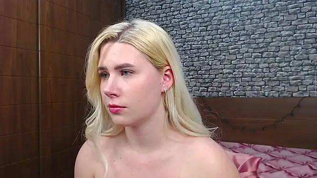 Snapshot of CuteBlondeMe chatting on March 9, 2025, 8:52 pm CuteBlondeMe online show from March 9, 2025, 8:52 pm