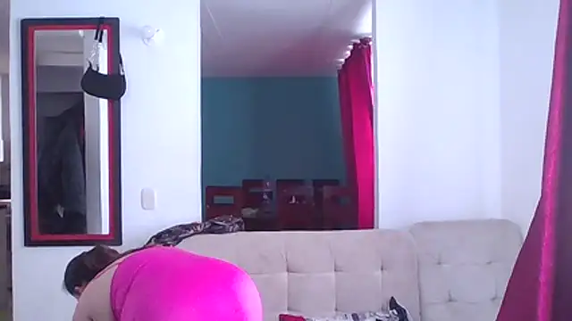 Snapshot of Diana_Lozano chatting on April 21, 2026, 6:44 pm Diana Lozano online show from April 21, 2026, 6:44 pm