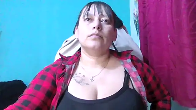 Snapshot of Diana_Lozano chatting on May 27, 2026, 5:04 am Diana Lozano online show from May 27, 2026, 5:04 am