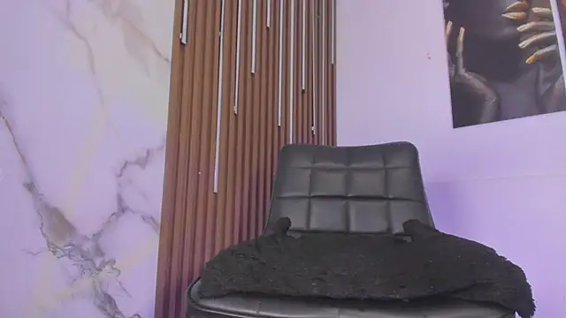 Snapshot of Sophia_Cameron chatting on January 19, 2025, 1:10 am Sophia Cameron online show from January 19, 2025, 1:10 am