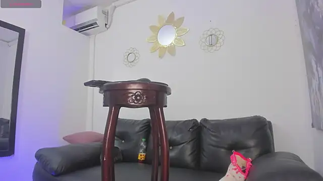 Snapshot of Sophia_Cameron chatting on January 20, 2025, 4:32 am Sophia Cameron online show from January 20, 2025, 4:32 am