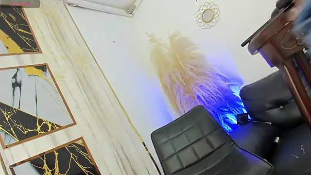 Snapshot of Sophia_Cameron chatting on October 2, 2025, 9:55 pm Sophia Cameron online show from October 2, 2025, 9:55 pm