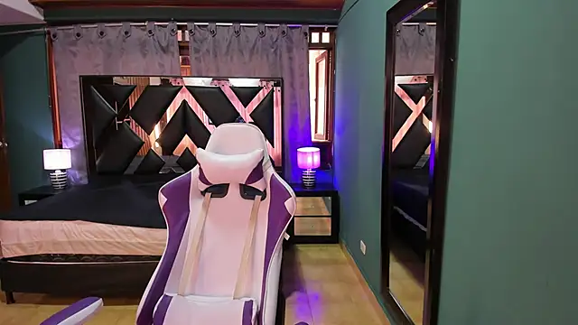 Linda4Petite online show from February 19, 2025, 6:10 pm