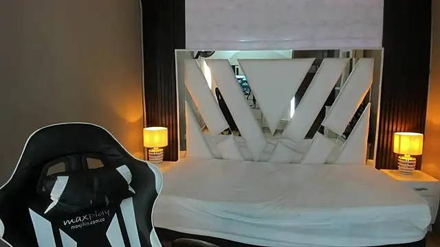 Linda4Petite online show from April 7, 2026, 6:08 pm