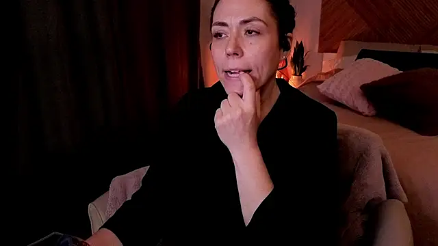 Ellie-L-Elizabeth online show from April 18, 2026, 3:32 am