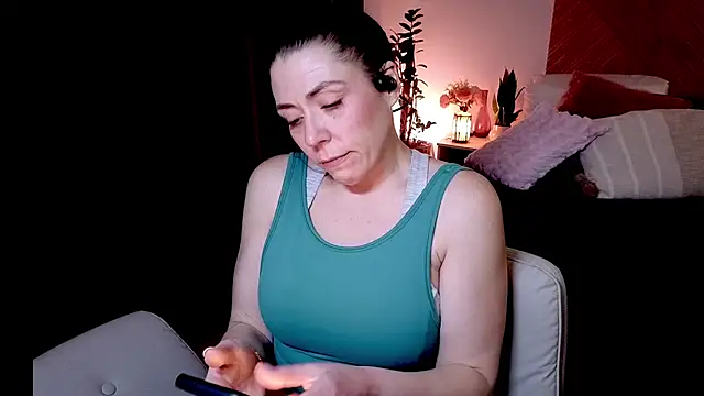 Snapshot of Ellie-L-Elizabeth chatting on May 3, 2026, 3:01 am Ellie-L-Elizabeth online show from May 3, 2026, 3:01 am
