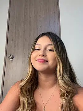 lunablossom  online show from December 14, 2024, 1:06 am