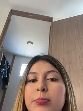 lunablossom  online show from December 15, 2024, 4:15 pm