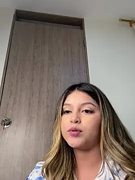 lunablossom  online show from January 10, 2025, 3:18 am