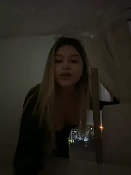 lunablossom  online show from March 8, 2025, 1:06 am