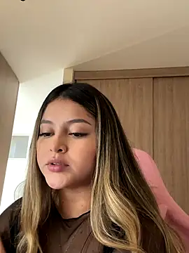 lunablossom  online show from December 14, 2025, 9:41 pm