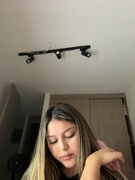 lunablossom  online show from March 7, 2026, 4:20 am