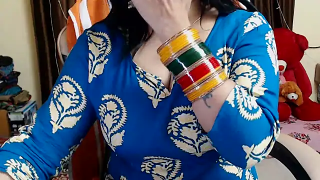 Snapshot of Naughty_Kashish chatting on December 24, 2024, 12:55 pm Naughty Kashish online show from December 24, 2024, 12:55 pm