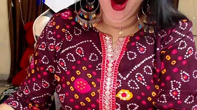 Snapshot of Naughty_Kashish chatting on November 24, 2025, 5:18 am Naughty Kashish online show from November 24, 2025, 5:18 am