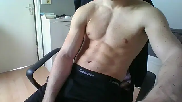 Snapshot of RamonJoosse2002 chatting on February 24, 2026, 12:36 pm RamonJoosse2002 online show from February 24, 2026, 12:36 pm