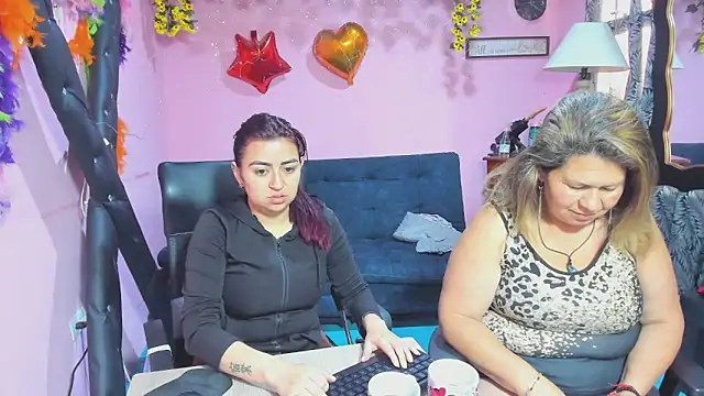 lesbiancuple online show from February 28, 2026, 11:55 am