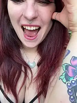 LunaMoongirl online show from March 4, 2025, 1:28 pm