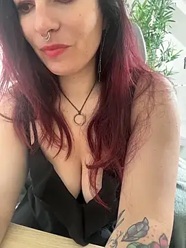 Snapshot of LunaMoongirl chatting on May 7, 2026, 9:47 am LunaMoongirl online show from May 7, 2026, 9:47 am