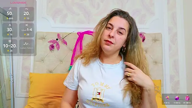 KarinaNoir online show from November 1, 2025, 5:09 am