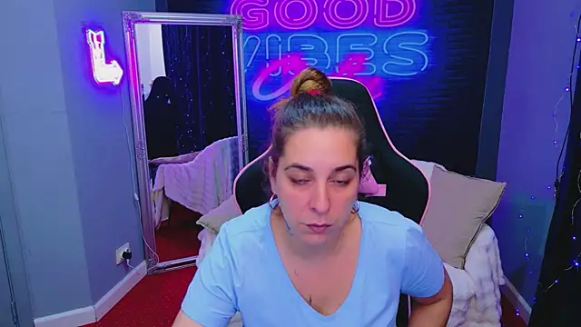 KarinaNoir online show from July 28, 2026, 3:46 am