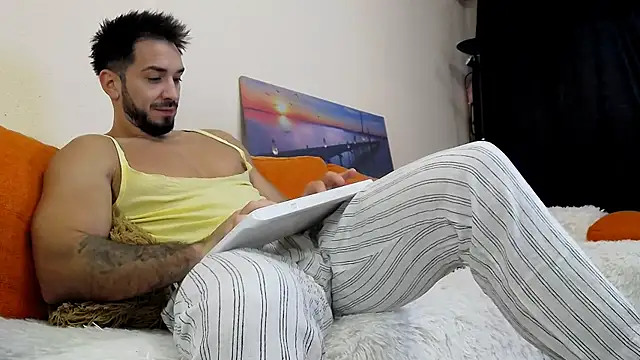 Snapshot of MichaelWills chatting on November 6, 2025, 5:30 am MichaelWills online show from November 6, 2025, 5:30 am