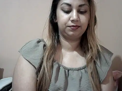 bellachow10 online show from December 17, 2025, 11:38 am