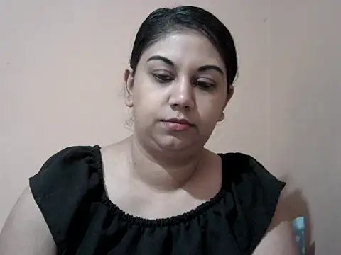 Snapshot of bellachow10 chatting on June 12, 2026, 6:56 am bellachow10 online show from June 12, 2026, 6:56 am