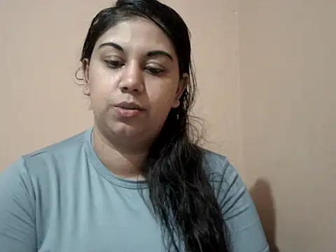 Snapshot of bellachow10 chatting on July 15, 2026, 8:19 am bellachow10 online show from July 15, 2026, 8:19 am