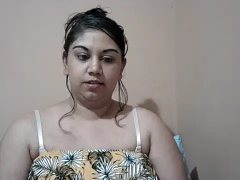 Snapshot of bellachow10 chatting on July 17, 2026, 10:22 am bellachow10 online show from July 17, 2026, 10:22 am