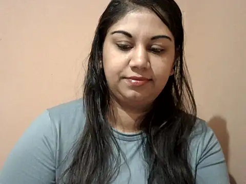 Snapshot of bellachow10 chatting on July 21, 2026, 6:05 am bellachow10 online show from July 21, 2026, 6:05 am