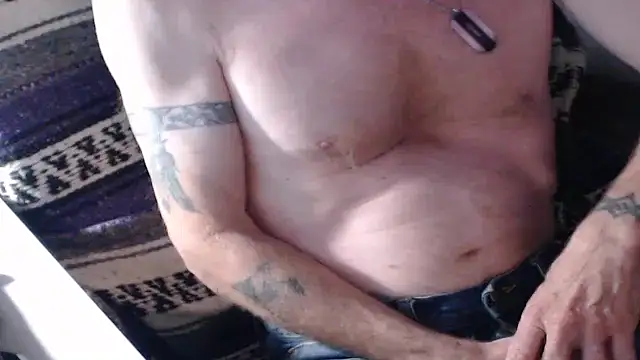 Snapshot of QueenDenizeAndTheCaptain chatting on October 16, 2025, 10:27 am QueenDenizeAndTheCaptain online show from October 16, 2025, 10:27 am