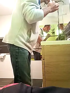 mickzizi online show from April 28, 2026, 6:18 am