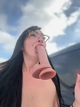 Snapshot of annablisss chatting on February 17, 2025, 9:19 pm annablisss online show from February 17, 2025, 9:19 pm