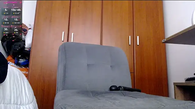 Juls winter  online show from February 5, 2025, 7:10 pm