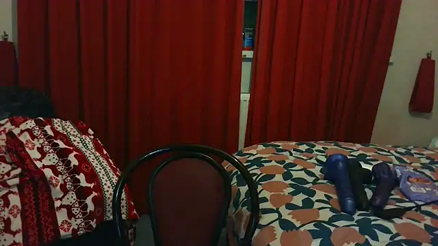 HouseWifeWhore Milf online show from March 28, 2026, 2:33 am