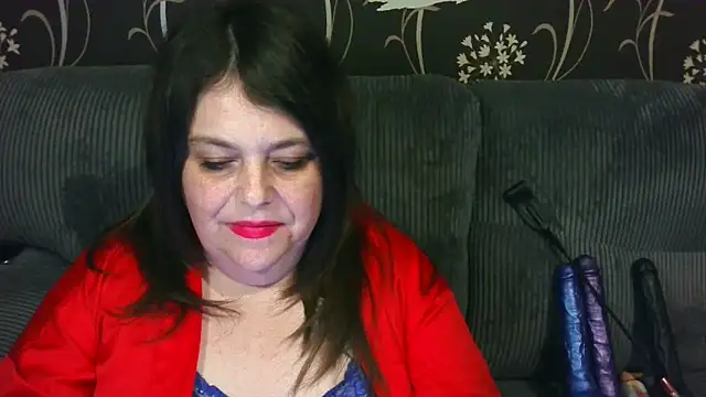 HouseWifeWhore Milf online show from April 18, 2026, 1:09 am