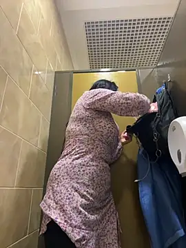 Snapshot of CrazzyChicks chatting on September 17, 2025, 6:15 am CrazzyChicks online show from September 17, 2025, 6:15 am