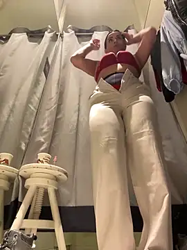 Snapshot of CrazzyChicks chatting on February 21, 2026, 4:57 am CrazzyChicks online show from February 21, 2026, 4:57 am