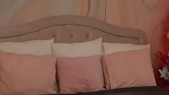 OliviaSirena online show from December 14, 2024, 11:23 pm