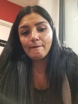 Snapshot of laura_dirtyhot chatting on December 6, 2024, 10:52 pm laura dirtyhot online show from December 6, 2024, 10:52 pm