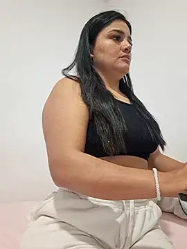 Snapshot of laura_dirtyhot chatting on January 16, 2025, 7:49 am laura dirtyhot online show from January 16, 2025, 7:49 am