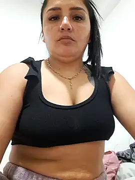 Snapshot of laura_dirtyhot chatting on February 2, 2025, 9:02 pm laura dirtyhot online show from February 2, 2025, 9:02 pm