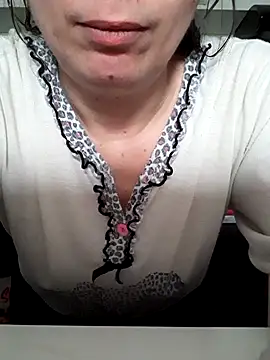 Moi Lina online show from September 22, 2025, 1:35 pm