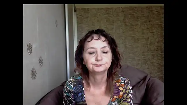Snapshot of AnnieEltgant chatting on June 2, 2026, 7:32 am AnnieEltgant online show from June 2, 2026, 7:32 am