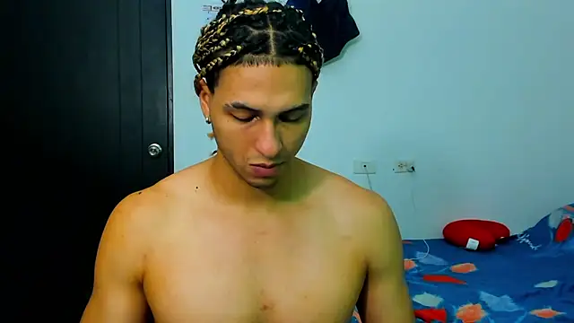 Snapshot of Kris_Khalifa69 chatting on March 12, 2025, 12:10 am Kris Khalifa69 online show from March 12, 2025, 12:10 am