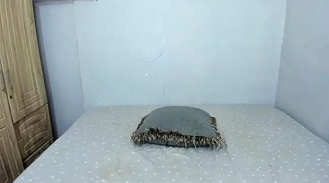 shantal r0mance online show from December 19, 2024, 8:34 am